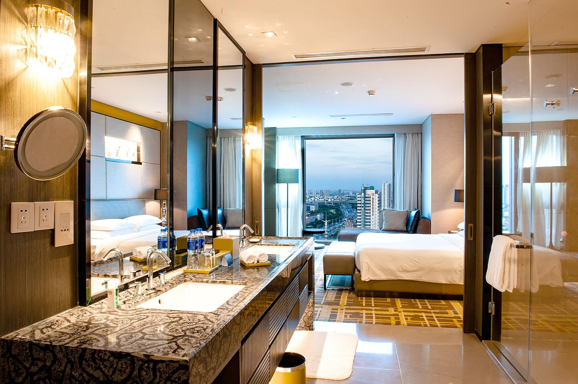 Отель Hyatt Regency Tianjin East Экстерьер фото