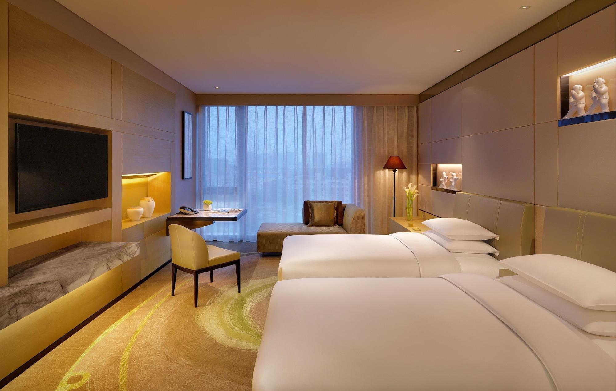 Отель Hyatt Regency Tianjin East Экстерьер фото