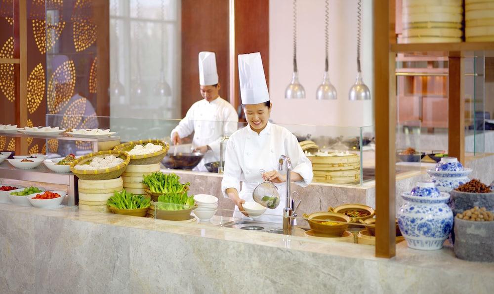 Отель Hyatt Regency Tianjin East Экстерьер фото