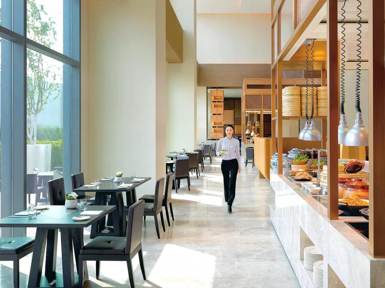 Отель Hyatt Regency Tianjin East Экстерьер фото