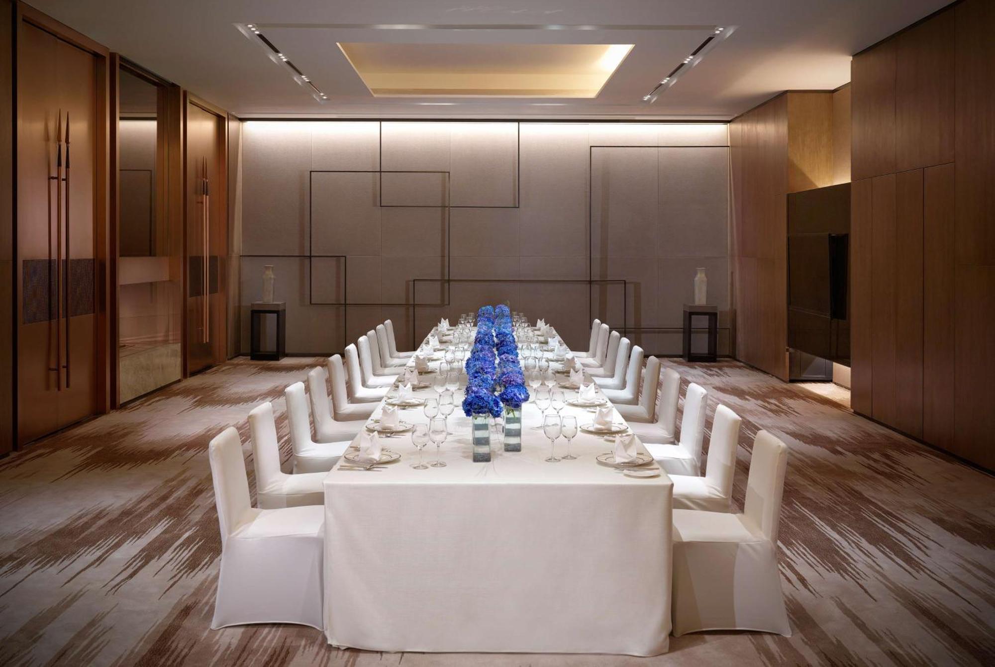 Отель Hyatt Regency Tianjin East Экстерьер фото