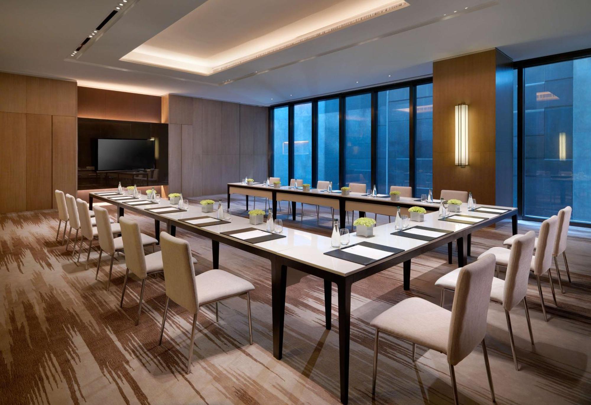Отель Hyatt Regency Tianjin East Экстерьер фото