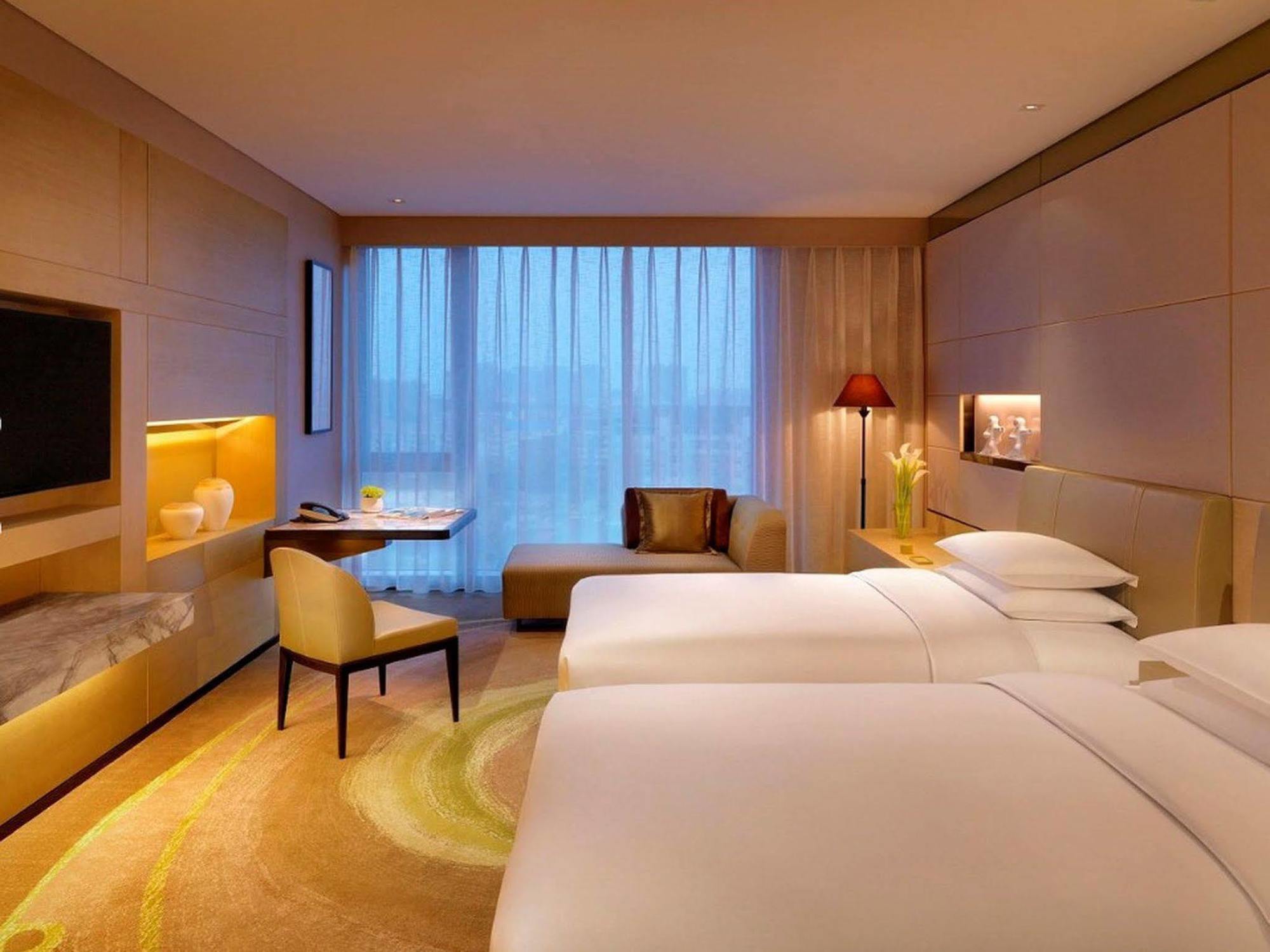 Отель Hyatt Regency Tianjin East Экстерьер фото