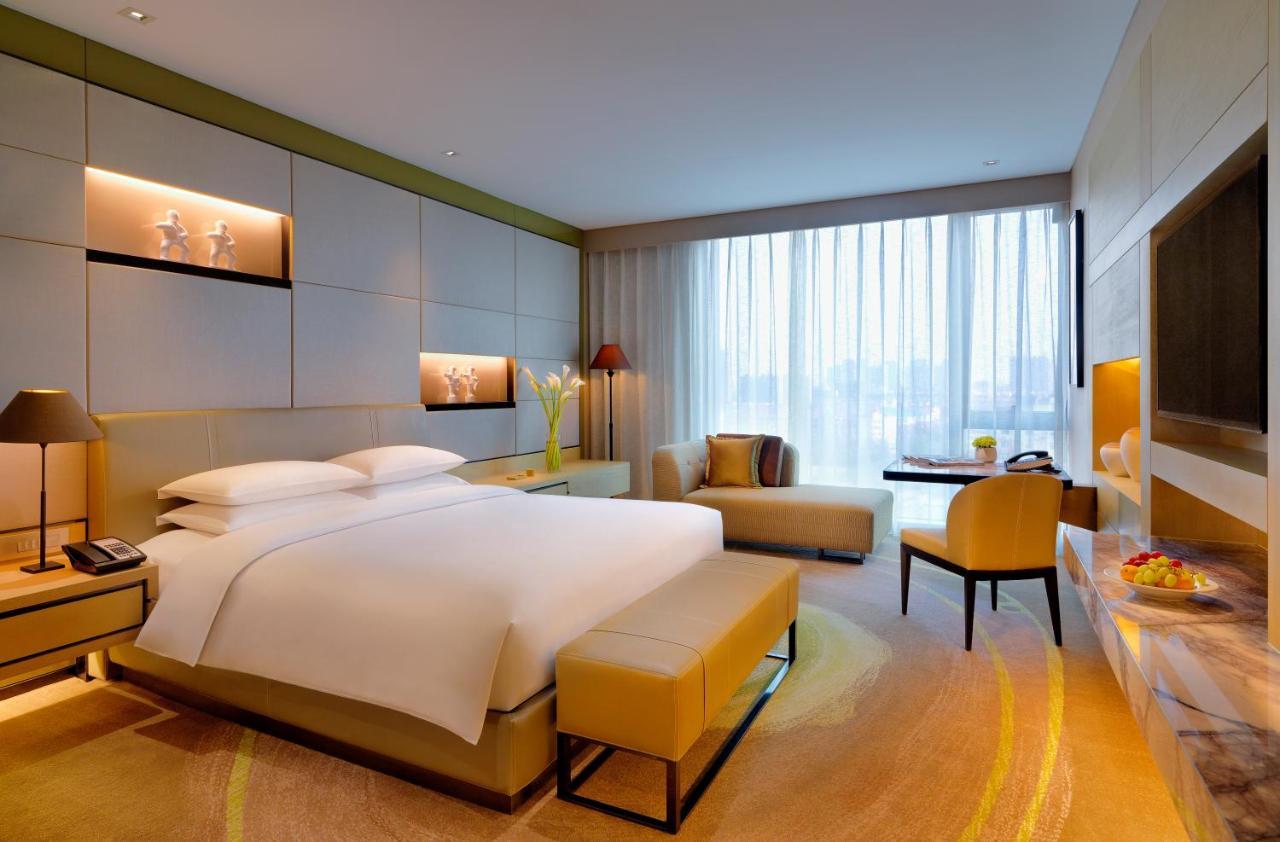 Отель Hyatt Regency Tianjin East Экстерьер фото