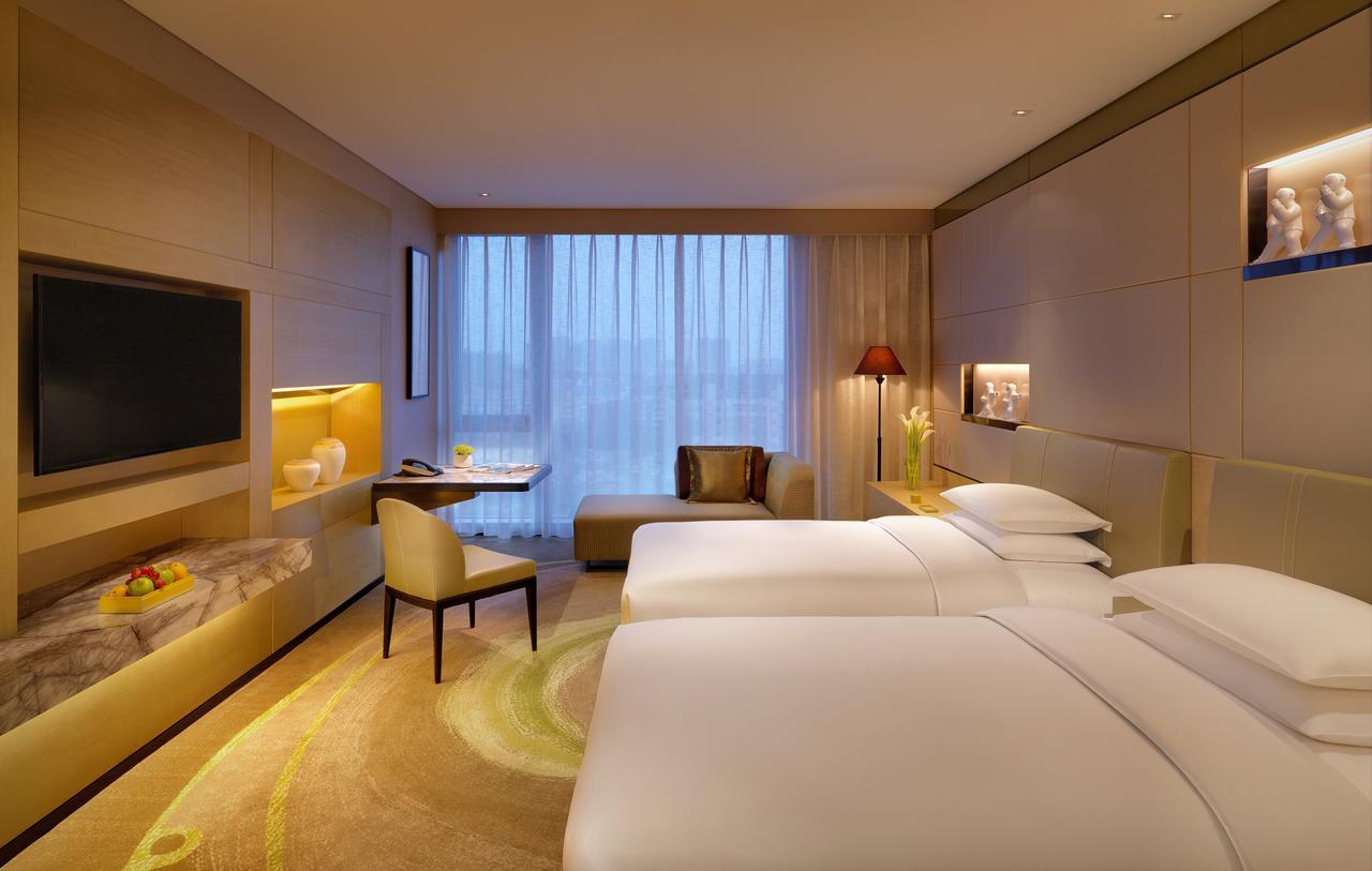 Отель Hyatt Regency Tianjin East Экстерьер фото